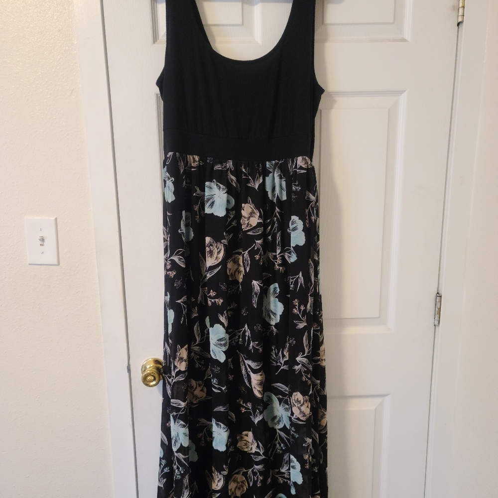 MAXI DRESS WITH SHEAR BOTTOM